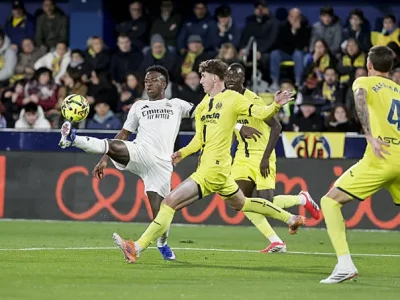 Vinicius ‘giỡn mặt’ khán đài Villarreal: Màn đáp trả bằng bóng đá đỉnh cao