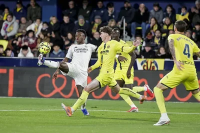 Vinicius 'giỡn mặt' khán đài Villarreal: Màn đáp trả bằng bóng đá đỉnh cao 1