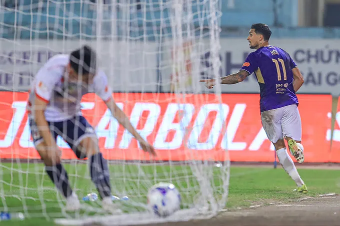 Đỗ Hoàng Hên lập công - Ảnh: Minh Tuấn 